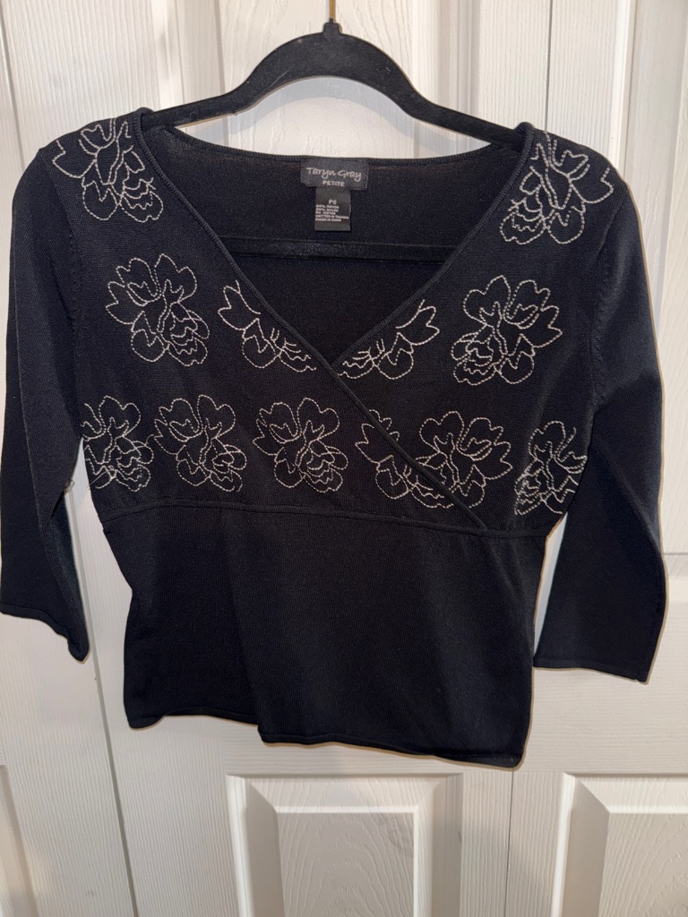 Taryn Grey Petite Black Floral Embroidered V-Neck Top size PS (CL)